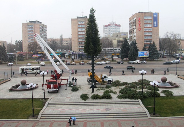 Ялинку відкрили на Миколая