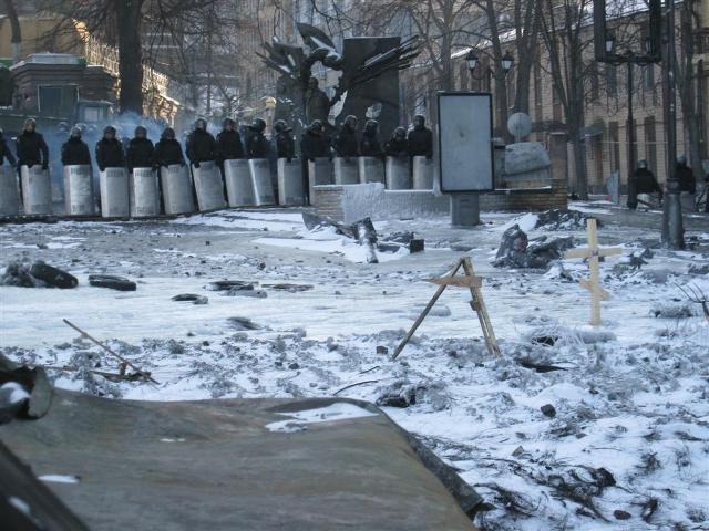 Нейтральна смуга між повсталими і «Беркутом»