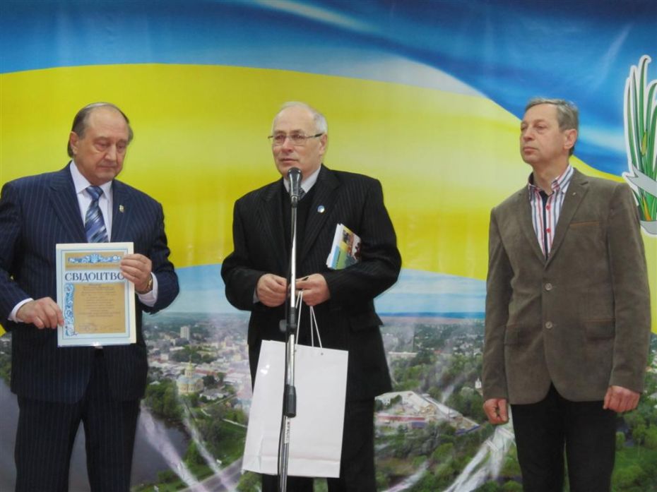 Колишного мера Сміли Олександра Котькала, професора Василя Мельниченка і керуючого справами Смілянського міськвиконкому Олександра Головченка (зліва направо) об’єднує любов до історії
