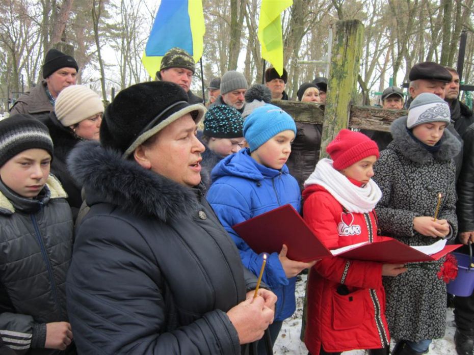 Галина Галенко розповідає про те, як у селі з’явилися могили крутян