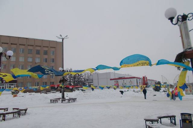 27292541_1560848850677007_139519476_n