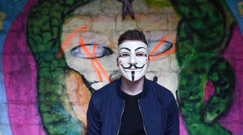 anonymous-1334775_1280-800x445