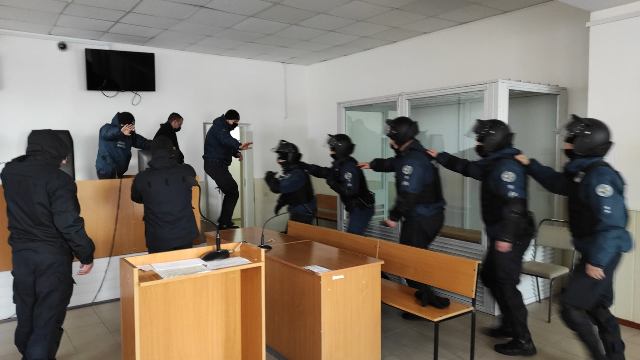 Замінування, порушення громадського порядку та захоплення заручника в суді відпрацьовували на Золотоніщині та Чорнобаївщині (10)