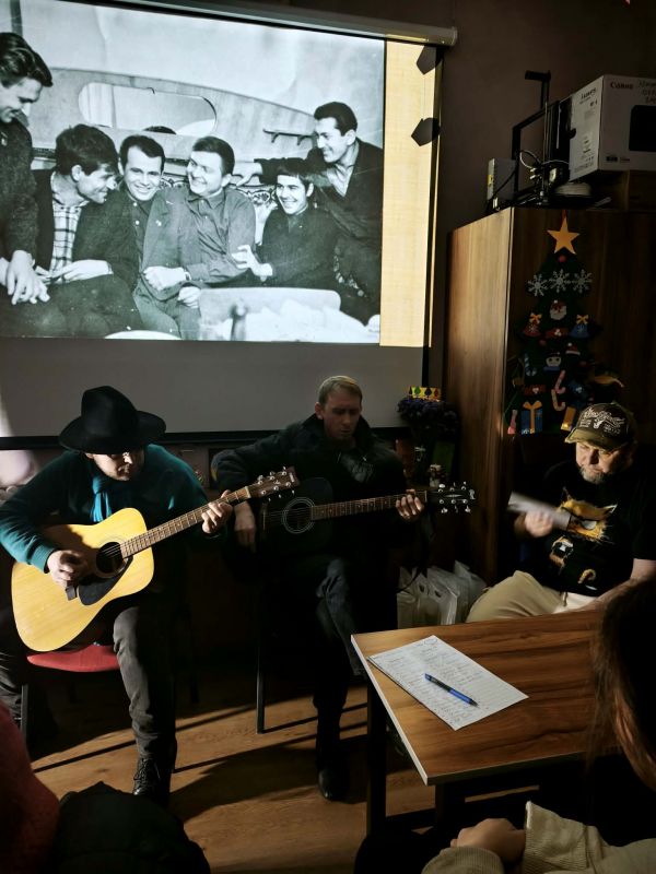 Без назвиав