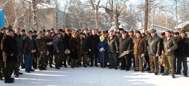 Коло пам’ятнику воїнам-інтернаціоналістам в золотоніському меморіальному  парку, який був встановлений за підтримки народного депутата Богдана Губського в 2007 році