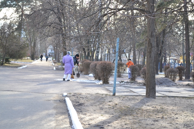 Біля усіх приміщень лікарні поприбирали сніг