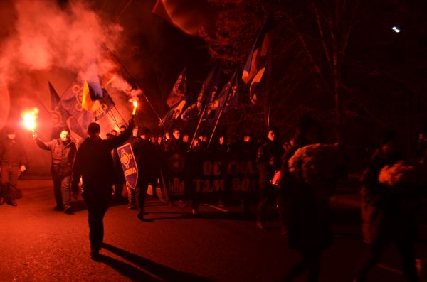 Колона сокільців на марші