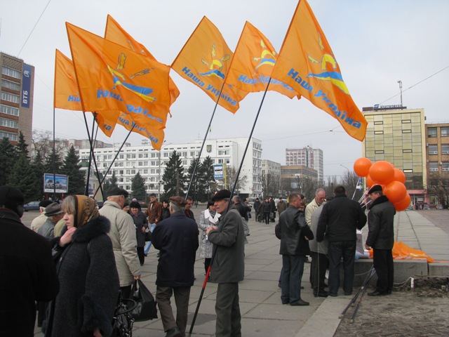 На початку акції учасники розібрали реквізит