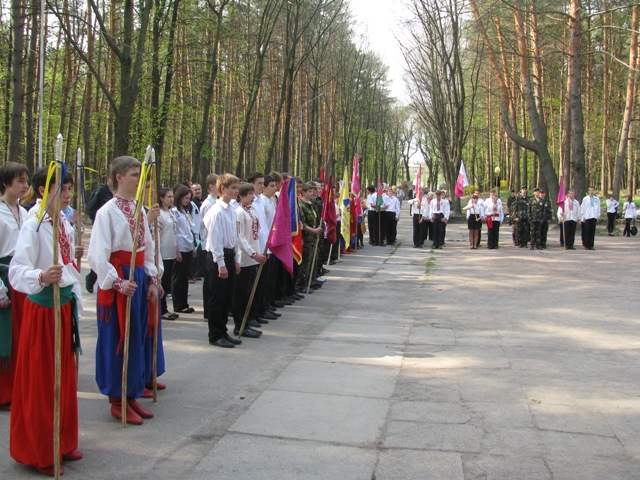 Кожна команда представила свій клич, девіз, прапор і клейноди