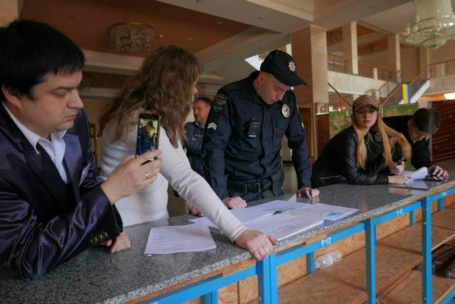 21-04-19_Cherkasy_vybory_police