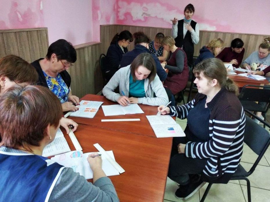 Понад 10 уманчан навчаються тонкощам пошиття одягу, поєднуючи теорію і практику (1)