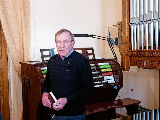 директор Хороший