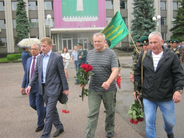 До скверу імені воїнів-інтернаціоналістів ветерани-прикордонники рушили з центру міста