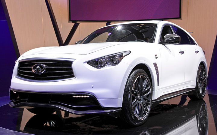 Infiniti QX70 білого кольору у одній з найрокішніших комплектацій задовольнить вимоги облради