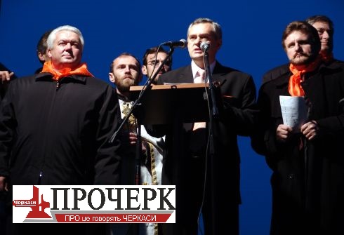 У далекому минулому Володимир Олійник сам був «помаранчевим»… Фото з архіву «Прочерку»