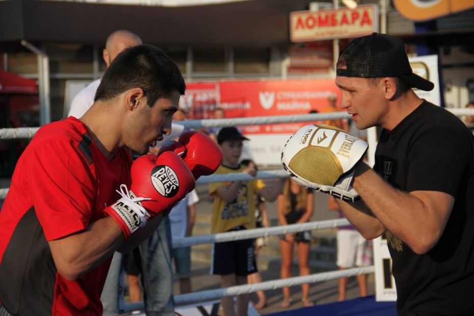 Ігор Яременко під час тренування черкасця Мішико Беселія