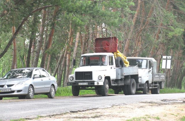 До ресторану підтягнулась техніка для демонтажу