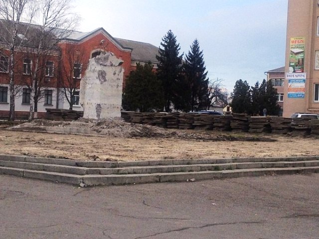 На фото – площа до реконструкції