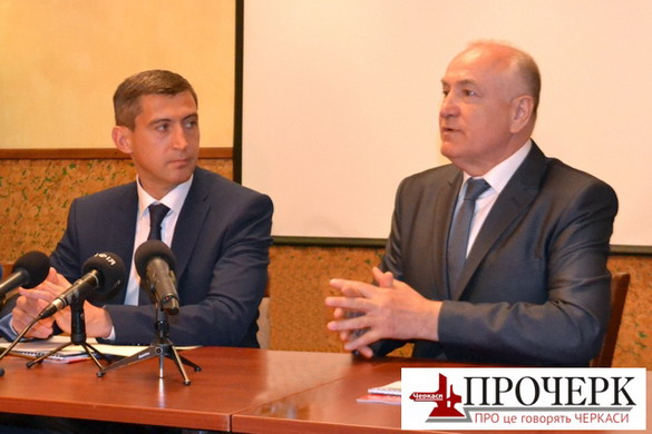 Юрій Ткаченко і організатор фестивалю Михайло Каланіченко під час церемонії відкриття «Кобзар єднає Україну»