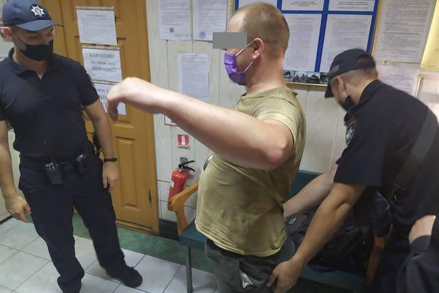 До суду з речовиною, схожою на наркотичну (1)