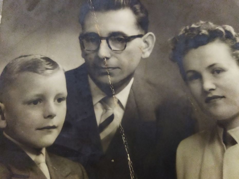 Фріда Євич з родиною