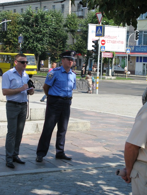 Правоохоронці або охороняють, або ведуть облік протестантів