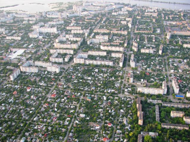 "Завдяки вдалому розташуванню вулиць, Черкаси можна порівняти із шаховою дошкою, де кожен квартал відповідає шаховим клітинкам"