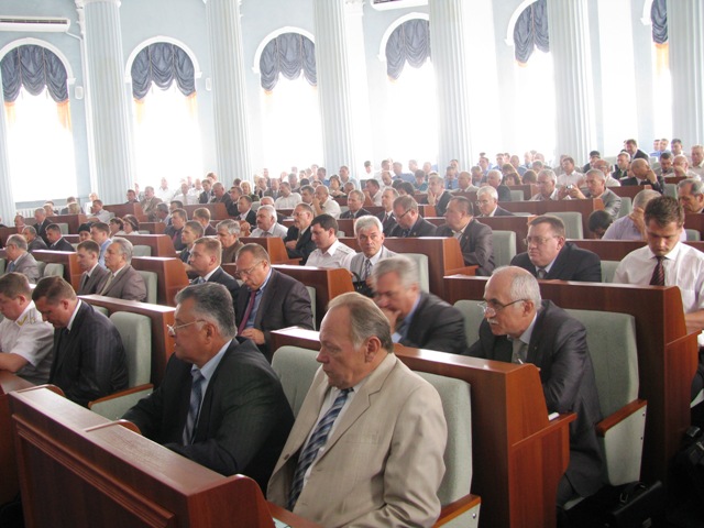 Чиновники на нарадах у губернатора проходять сеанси вичитування "у хвіст і в гриву"