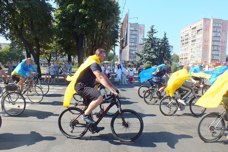 Очільник обласної міліції на велосипеді. Фото прес-служби міськради.
