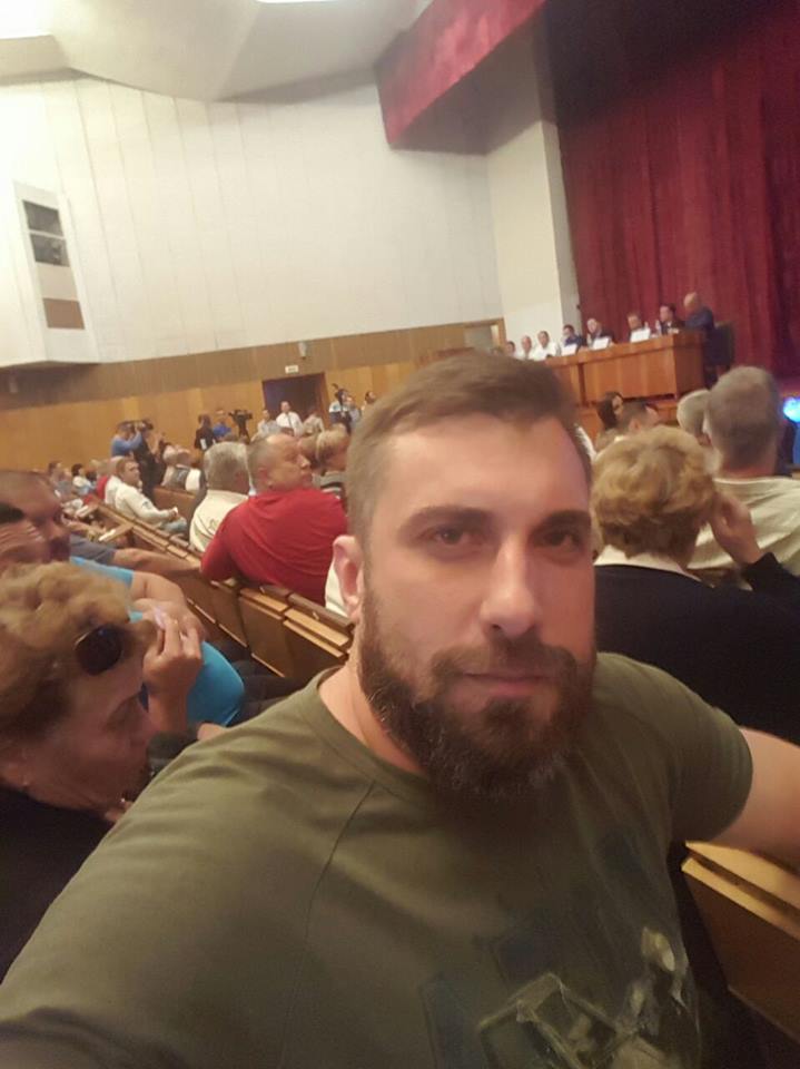 Олег Петренко зробив селфі в залі