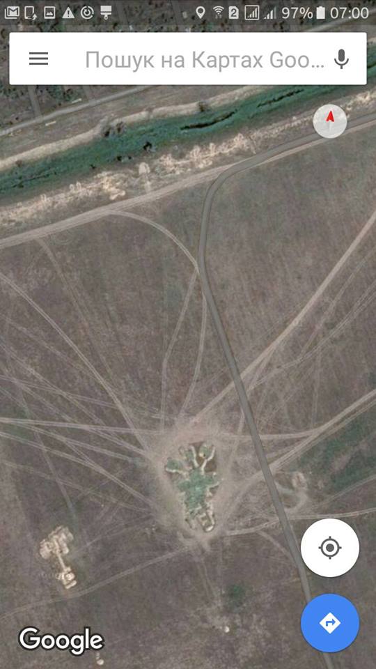 Південніше старого валу на карті Гугль. — в Perekop, Ukraine. Південніше старого валу на карті Гугль. — в Perekop, Ukraine.