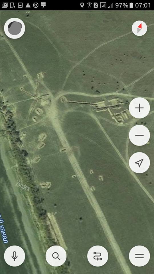 Артилеристські позиції південніше валу на схід від Кримського каналу. — в Perekop, Ukraine. Артилеристські позиції південніше валу на схід від Кримського каналу. — в Perekop, Ukraine.