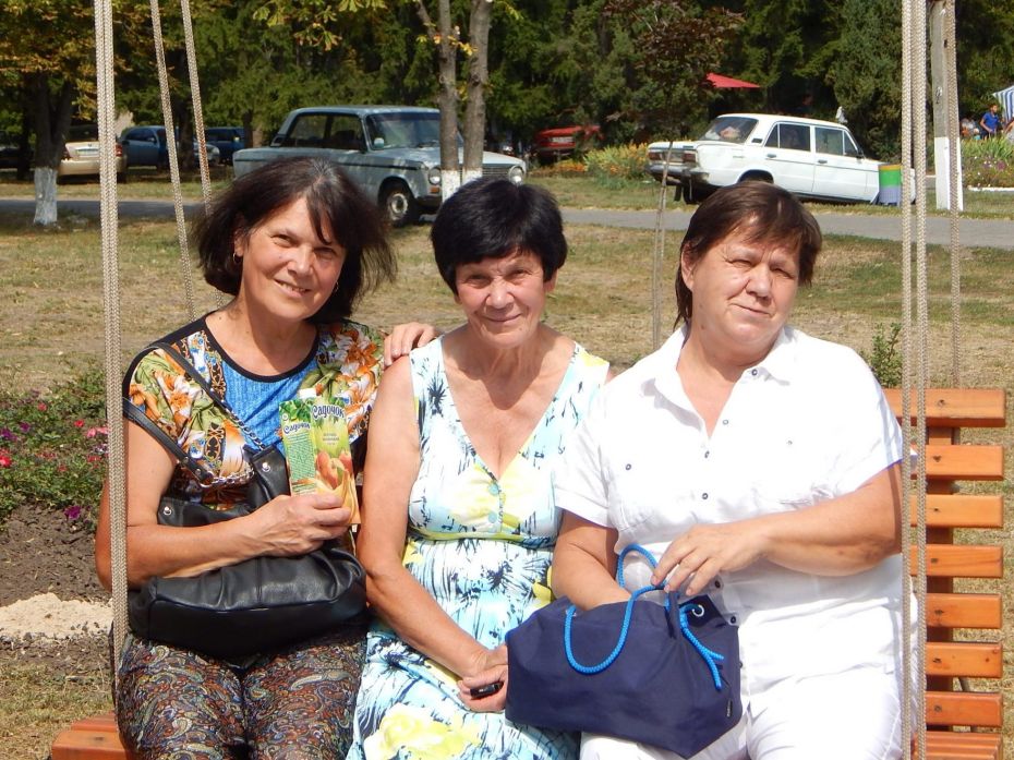 Доки внуки граються можна й самим перепочити