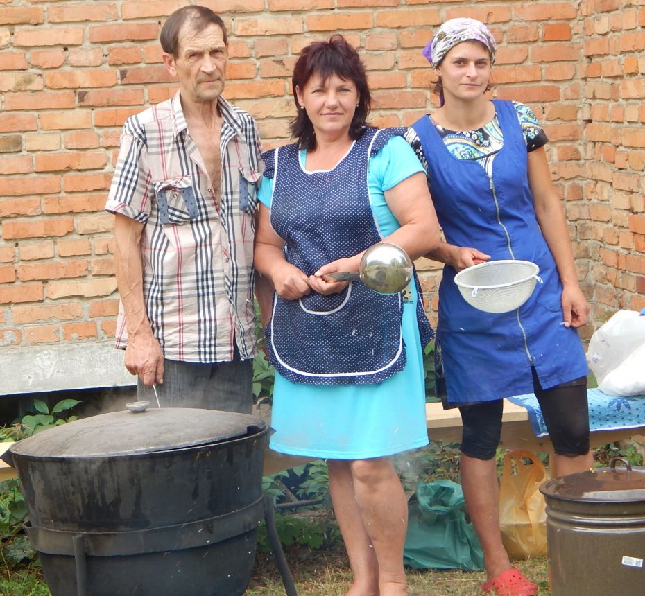 Каша  і юшка  буде смачною запевнили І.І.Меланченко,К.М.Крисько,О.В.Гоштанарко