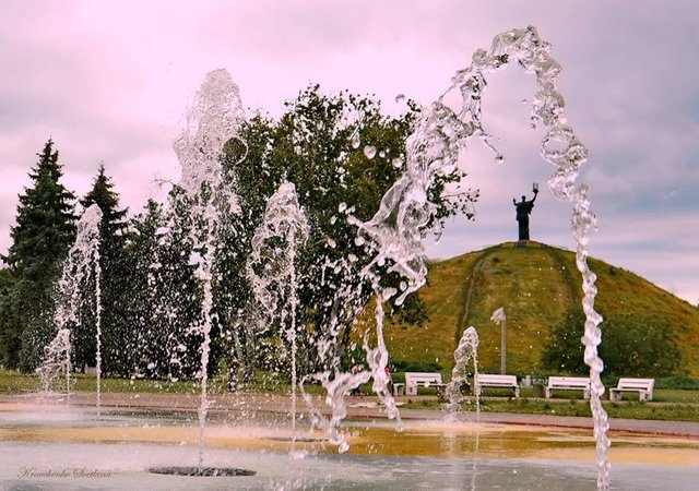 Пагорб Слави у Черкасах (фото Світлани Кравченко) Пагорб Слави у Черкасах (фото Світлани Кравченко)