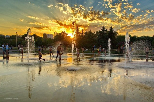 Черкаси – місто для молодих сімей, для виховання дітей (фото Світлани Кравченко) Черкаси – місто для молодих сімей, для виховання дітей (фото Світлани Кравченко)
