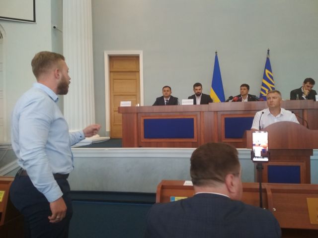 Чи не вперше при президентові в цій залі присутні дозволяли собі стільки дискусій Чи не вперше при президентові в цій залі присутні дозволяли собі стільки дискусій