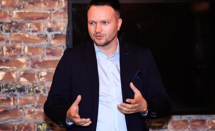 29871882_2082362798711863_1059122282340649722_o-710x434