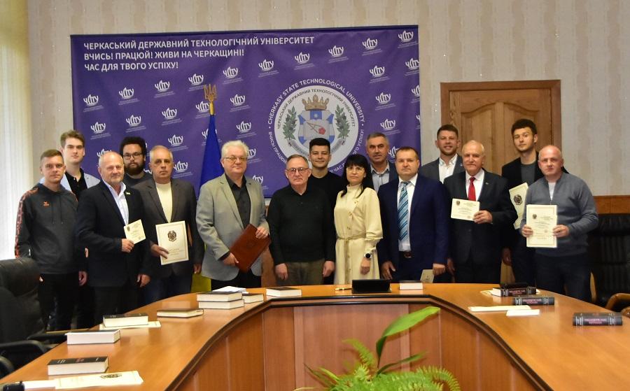 c7c0d5823bfe0f5ecad20022d5c49438_XL