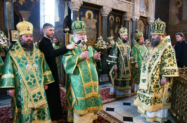 Владика Софроній бере участь в службі у Свято-Успенській Києво-Печерській Лаврі (фото - http://www.lavra.ua)