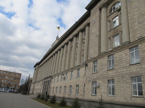 Одразу після революції гідності вхід до облдержадміністрації був відкритий для всіх охочих