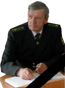зі-стрічкою-223x300