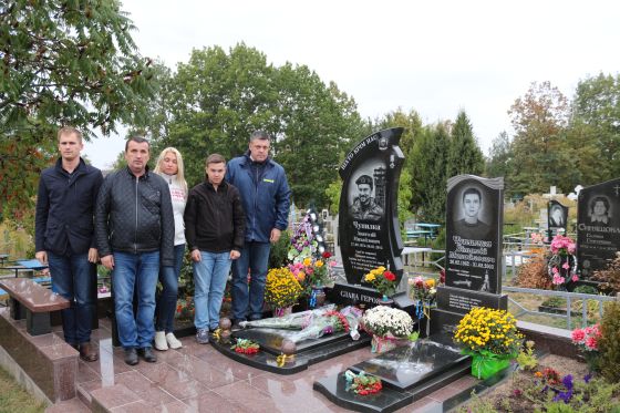 Свободівці біля могили Анатолія Чупилки