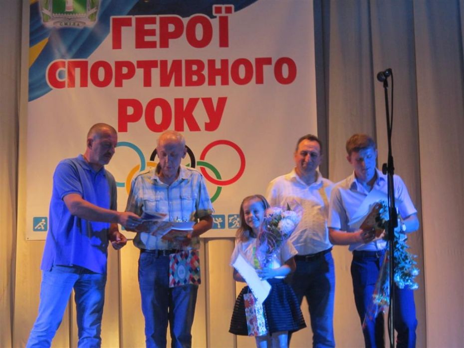 Олександр Мотузенко теж вручав нагороди, зокрема і Поліні Безсонній