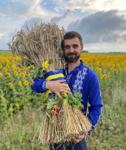 Директор СТОВ "Перемога" Дмитро Соломаха хоче, щоб якомога швидше настав час для ребрендингу підприємства, яке стане "Перемогою України"...