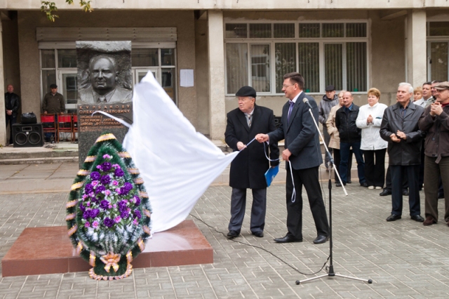 Сергій Одарич та Рауф Аблязов відкривають пам’ятник