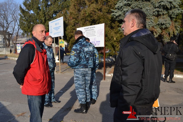 Олександр Солієнко і Леонід Волторніст на диво коректно дискутують про те, кому має належати Будинок природи