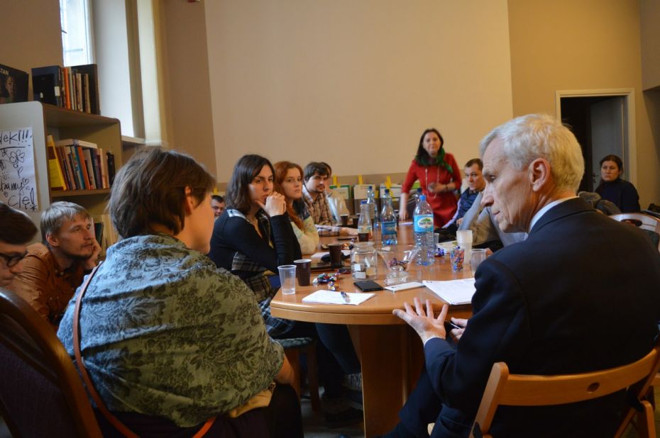 Фото Артема Фисуна