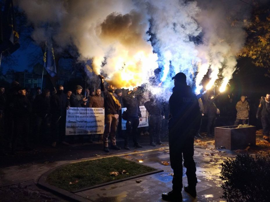 Свободівці висловили свої вимоги під консульством Угорщини