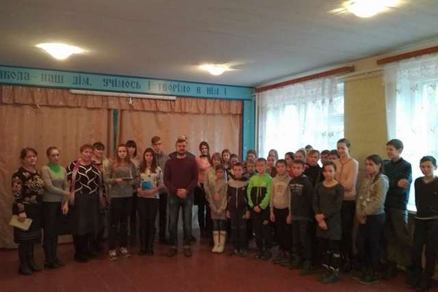 Передача брошур у Канівському районі